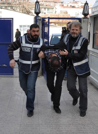 Kartvizit atarken yine yakalandı