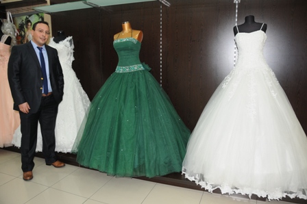 2014 gelinliklerinde moda belli
