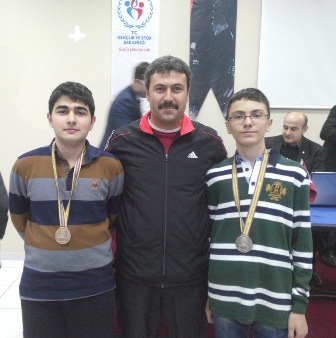 B.Koyuncu Lisesi, başarılı Satranççılarını ödüllendirdi