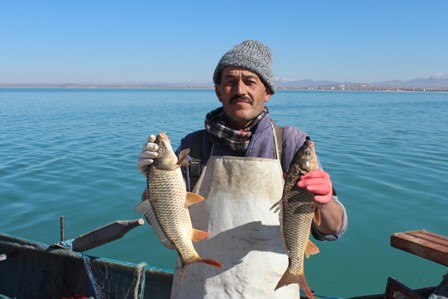 Beyşehirli avcılar, balık çıkmamasından dert yanıyor