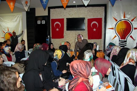AK Partili Toru öğrencilerle buluştu