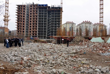 Öldürüp yakmış