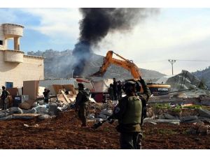 İsrail askerleri Filistinlilerin evini yıktı