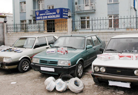 Çay kaşığı ile otomobil çalmışlar