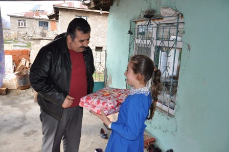 Öğrencilere giyecek yardımı