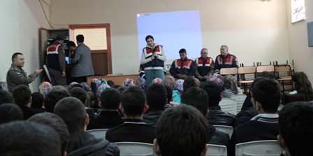 Beyşehir’de jandarmadan lise öğrencilerine seminer