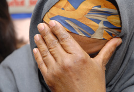 Kocasını ziyarete gidince yakalandı