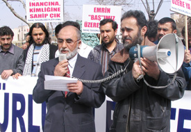 'Başörtülüler oyuna gelmeyecek'