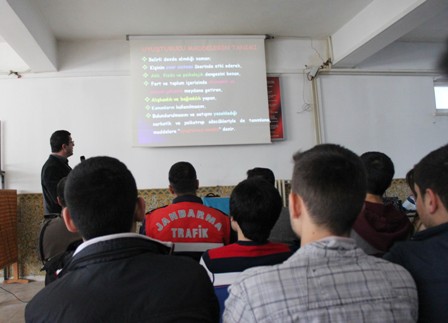 Jandarmadan yüksekokul öğrencileri uyuşturucu eğitimi