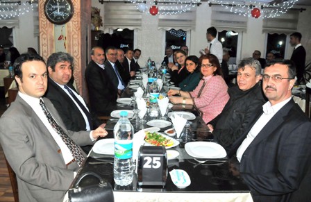 Akşehir Belediye Meclisi'nde veda yemeği