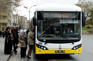 65 yaşüstüne tramvay ve otobüs ücretsiz
