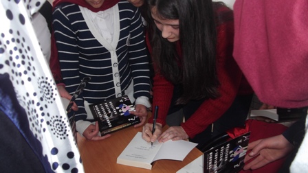 'Kitapları hiç terk etmeyin'