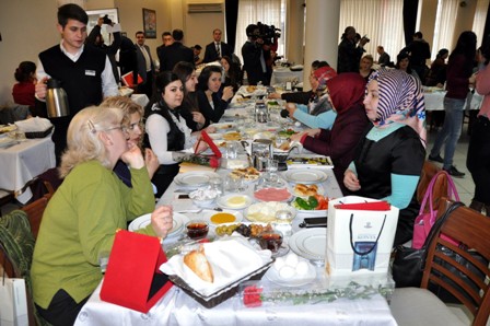 Kadın gazeteciler kahvaltıda buluştu