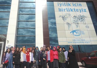 Öğrencilerden Kimse Yok Mu’ya ziyaret
