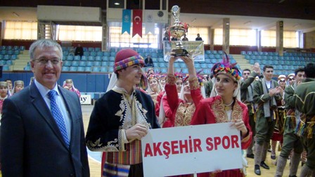 Halk oyunları ekibi il birincisi
