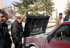 Park halindeki otomobil yandı