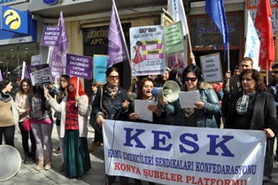 “Kadınlara özgürlük için alanlardayız”