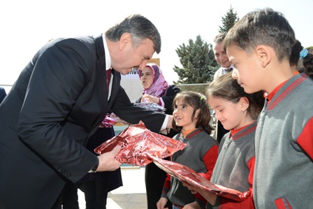 Suriyelilerin Duygularına, Sıkıntılarına Ortağız