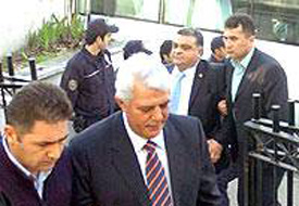 Sedefçi tutuklandı, Özal serbest...