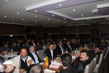 AK Partililer yemekte bir araya geldi