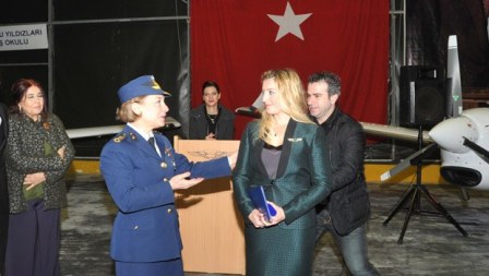 Şehit pilotun eşi de pilot oldu