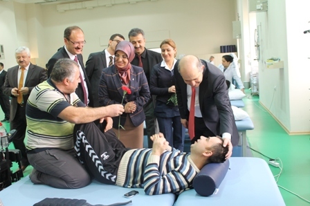 Baloğlu ve Toru hastaları ziyaret etti