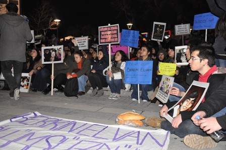 Konya'da bir grup, protesto eylemi yaptı