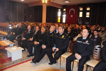 Sarayönü'nde çiftçilere "traktör güvenliği" eğitimi