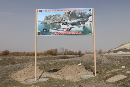 Jandarma, afişlerle Beyşehir'i tanıtıyor