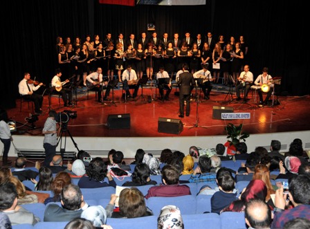 Selçuk Tıp korosundan konser