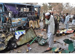 Pakistan'da bombalı saldırı: 10 ölü