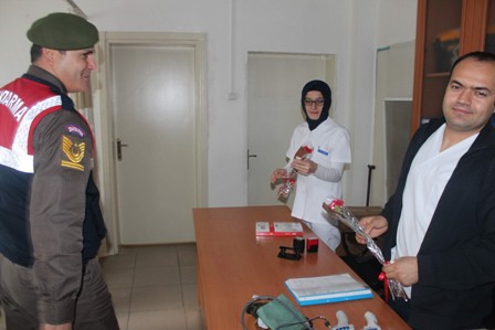 Acil servis çalışanlarına jandarma jesti