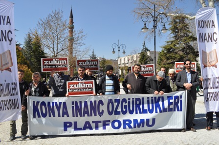 “Filler tepişir çimenler ezilir”