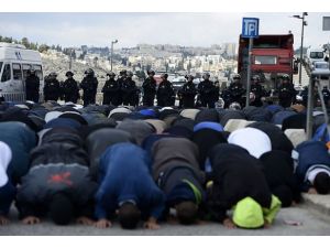 İsrail polisi Mescid-i Aksa'ya girişi engelledi
