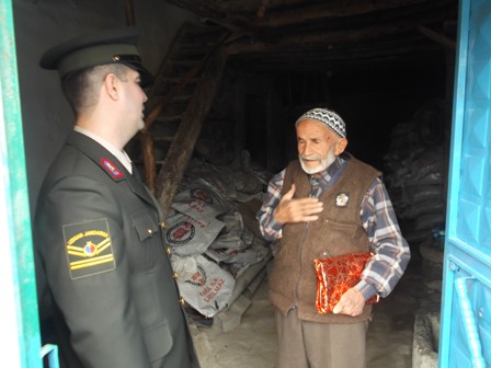 Jandarma ziyaretlerini sürdürüyor