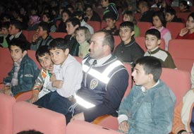 İstismara açık çocuklar tiyatroda