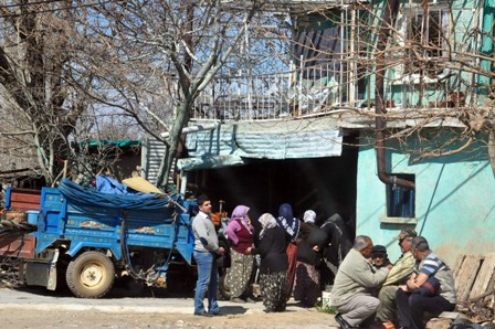 Aracını tamir etmek isterken öldü