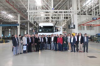 Konyalı sanayiciler, Mercedes’in Aksaray Kamyon fabrikasına hayran kaldılar