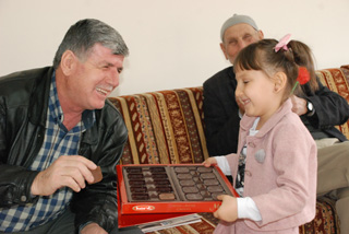 Miniklerden yaşlılara ziyaret