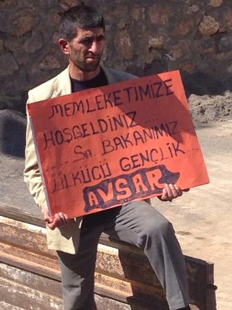 Ülkücü Gençlik Davutoğlu'nu böyle karşıladı