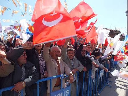 Dışişleri Bakanı Davutoğlu Sarayönü'nde