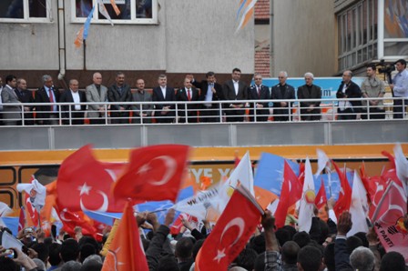 Davutoğlu;Dereyi görmeden paçayı sıvama