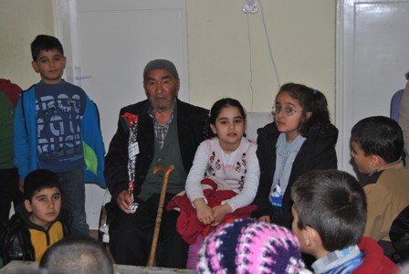 Kulu'da ilkokul öğrencilerinden, Yaşlı Yaşam Merkezi'ne ziyaret