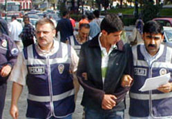 Bıçakla gasp zanlısı yakalandı