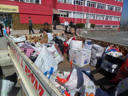 Öğrencilerden Suriye'ye yardım