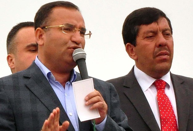 Bekir Bozdağ: Zil takıp oynayacak hainler var