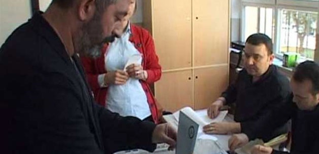 Cem Yılmaz sandık başında espriyi patlattı