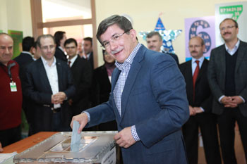 Bakan Davutoğlu oyunu kullandı