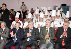 Yemek pişirme kursunu bitirdiler