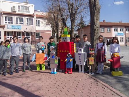 Minikler robot yaptı